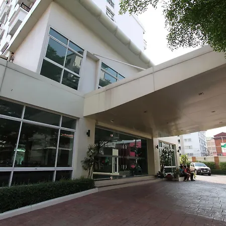 The Royalbee Aparthotel