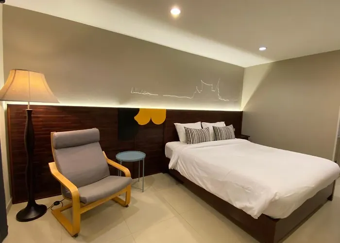 The Royal Bee Don Mueang International Airport Hotel 3*