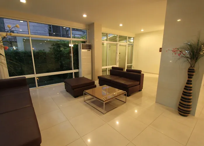 Hotel The Royal Bee Don Mueang International Airport 3*