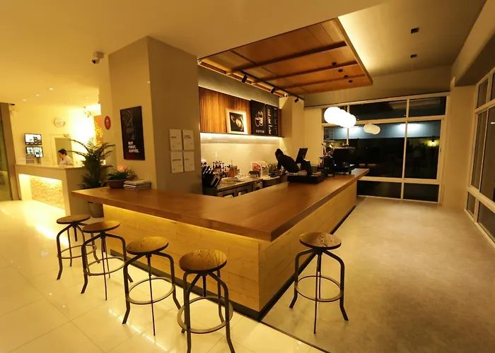 Hotel The Royal Bee Don Mueang International Airport 3*
