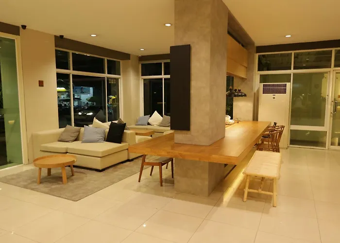 The Royal Bee Don Mueang International Airport Hotel 3*