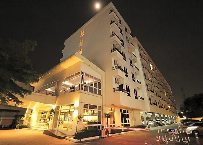 Hotel The Royal Bee Don Mueang International Airport