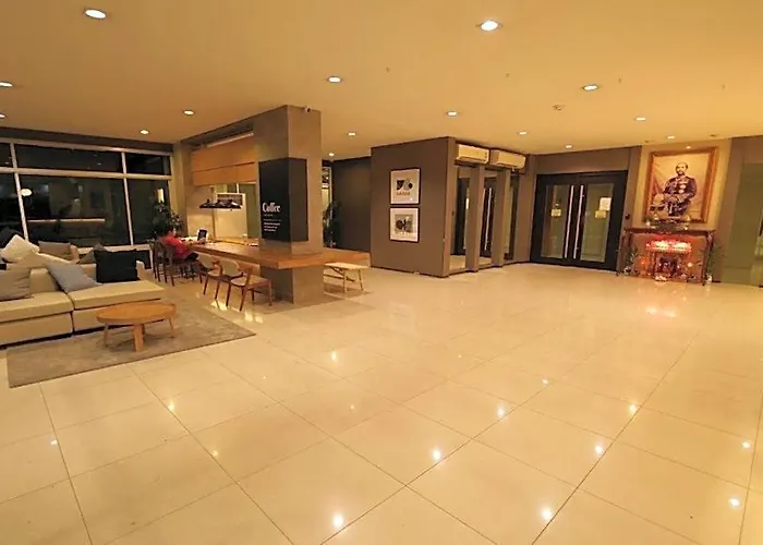 The Royal Bee Don Mueang International Airport Hotel 3*