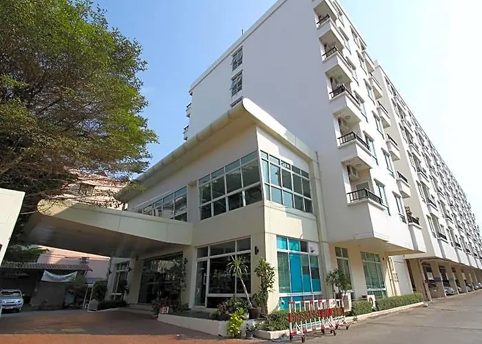 Hotel The Royal Bee Don Mueang International Airport