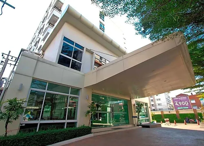 The Royal Bee Don Mueang International Airport Hotel 3*