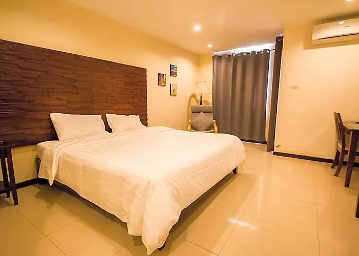 Hotel The Royal Bee Don Mueang International Airport 3*