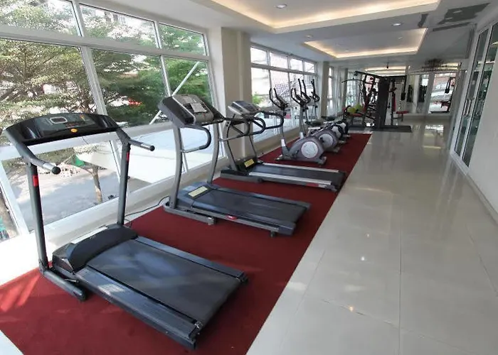 The Royal Bee Don Mueang International Airport Hotel 3*